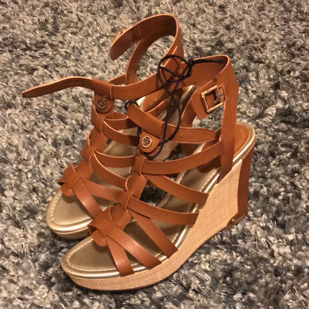 BRAND NEW Liz Claiborne wedges size 9
